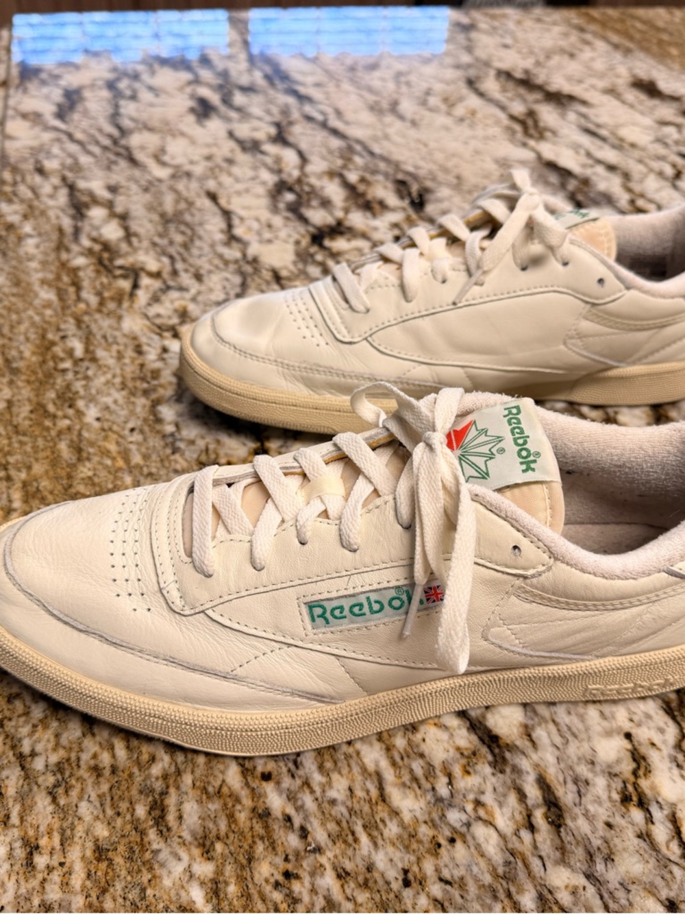 Reebok Men’s Size 12 Vintage White Leather with Green Logo Accent Sneakers - Picture 3 of 9